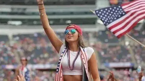 杨如意在2025-02-24斯托纳姆站自由式滑雪世界杯获坡障银牌